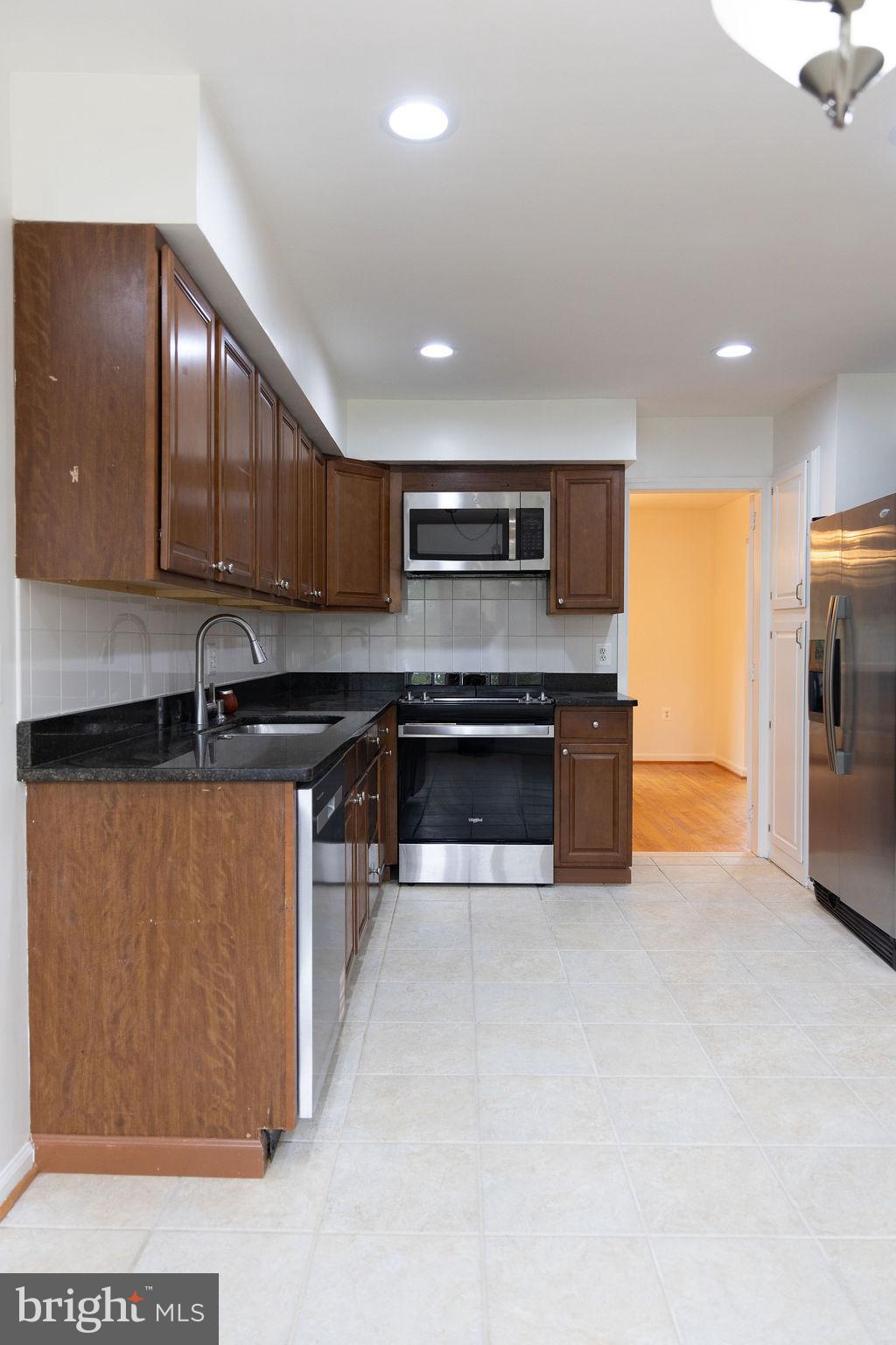 THE OAKS AT MCLEAN - Residential Lease