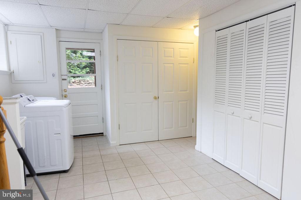 THE OAKS AT MCLEAN - Residential Lease