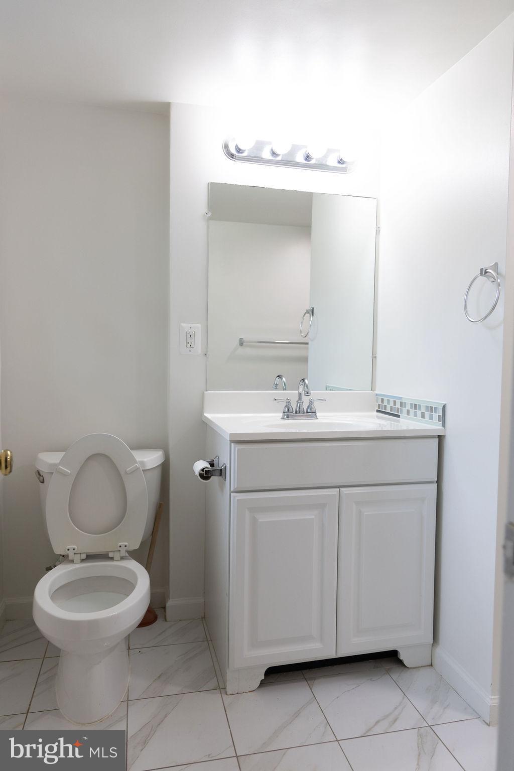 THE OAKS AT MCLEAN - Residential Lease