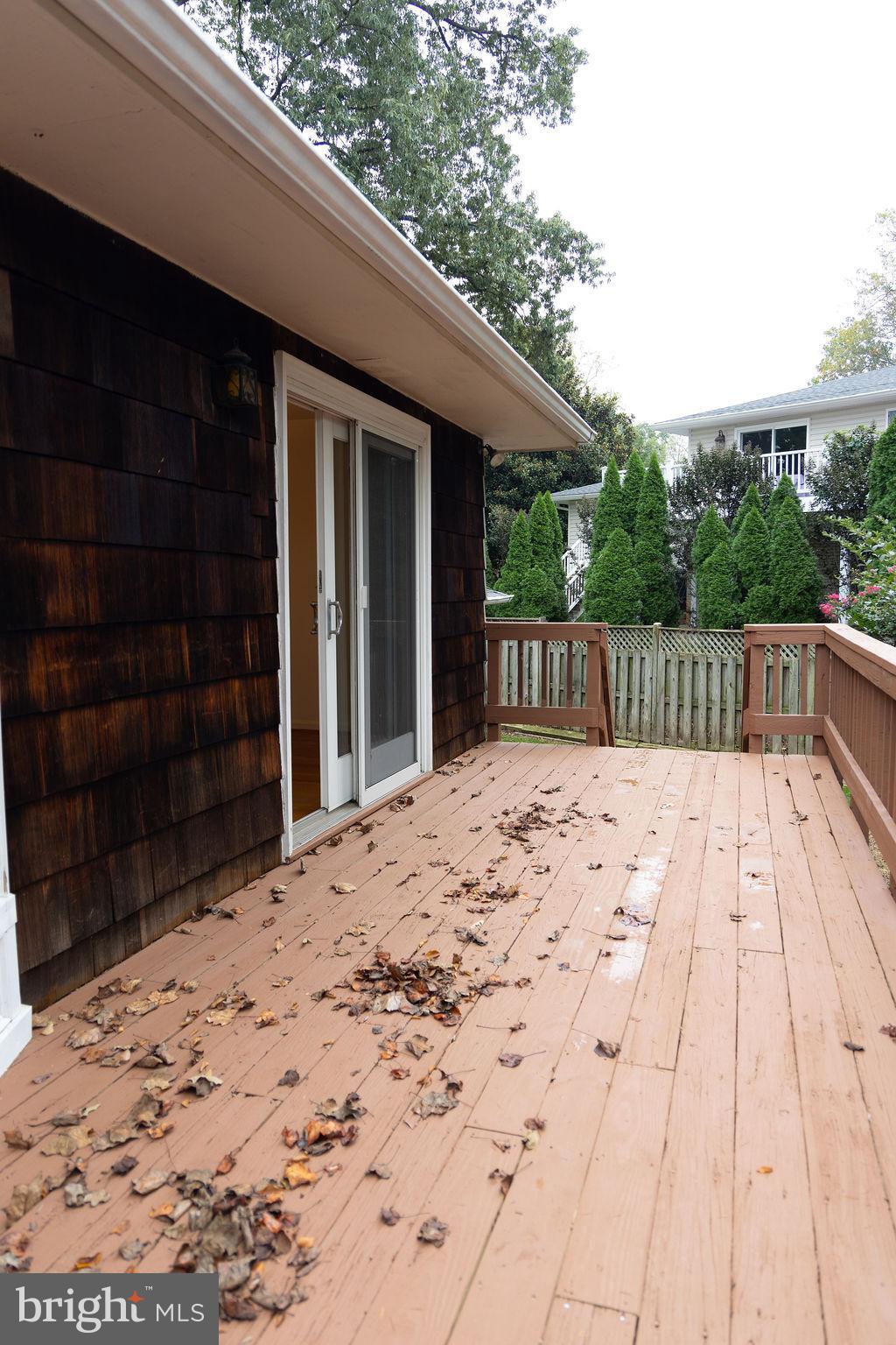 THE OAKS AT MCLEAN - Residential Lease