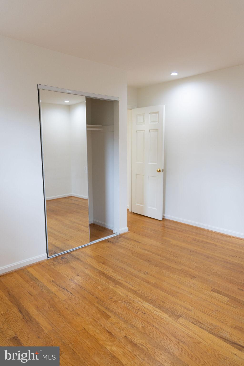 THE OAKS AT MCLEAN - Residential Lease