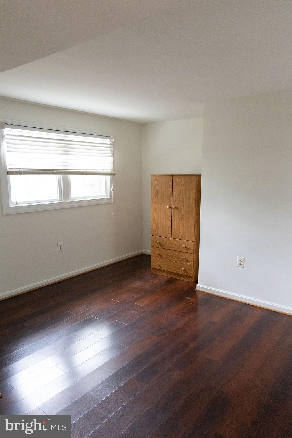 THE OAKS AT MCLEAN - Residential Lease