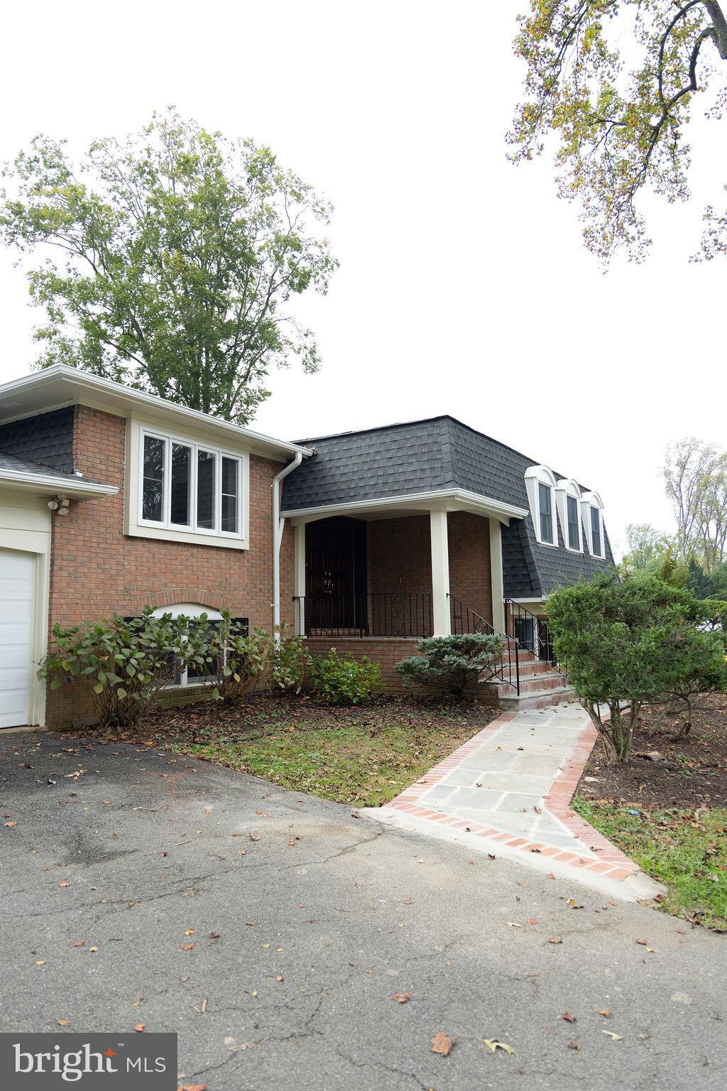 THE OAKS AT MCLEAN - Residential Lease