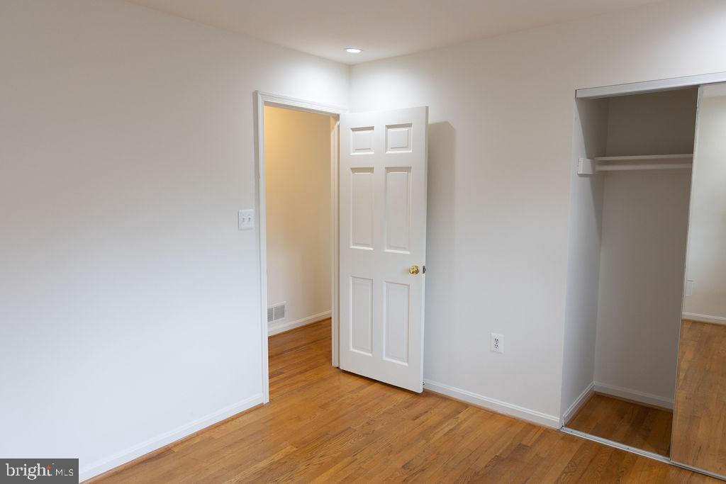 THE OAKS AT MCLEAN - Residential Lease