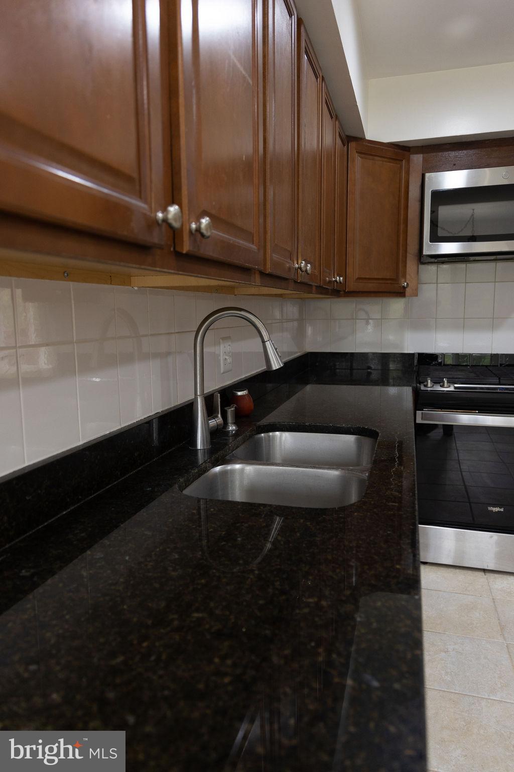 THE OAKS AT MCLEAN - Residential Lease