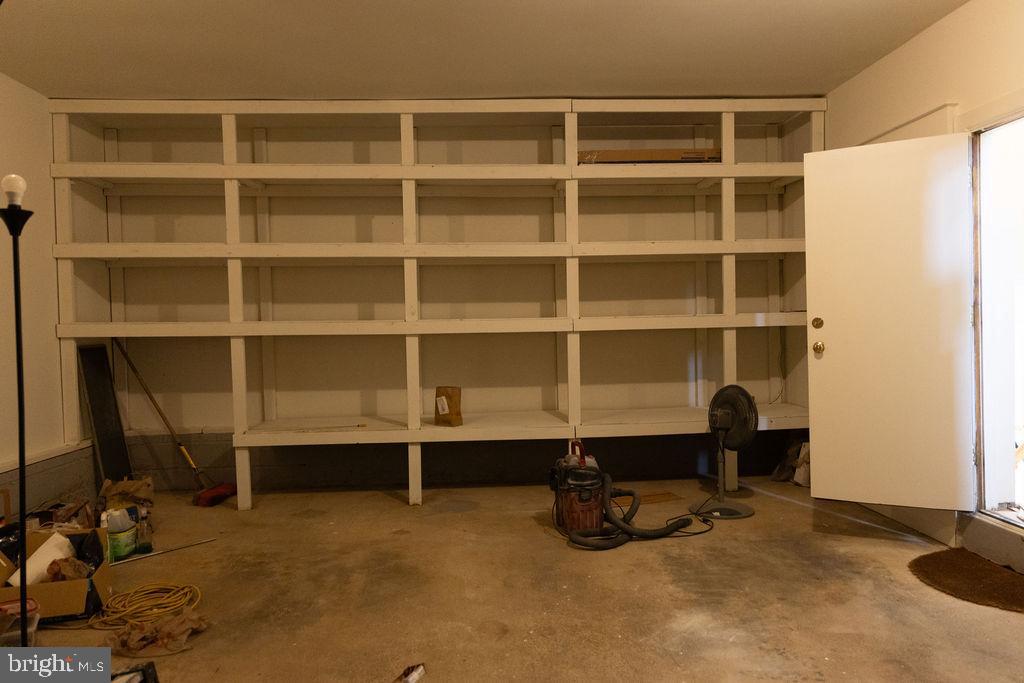 THE OAKS AT MCLEAN - Residential Lease