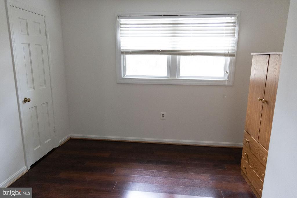 THE OAKS AT MCLEAN - Residential Lease