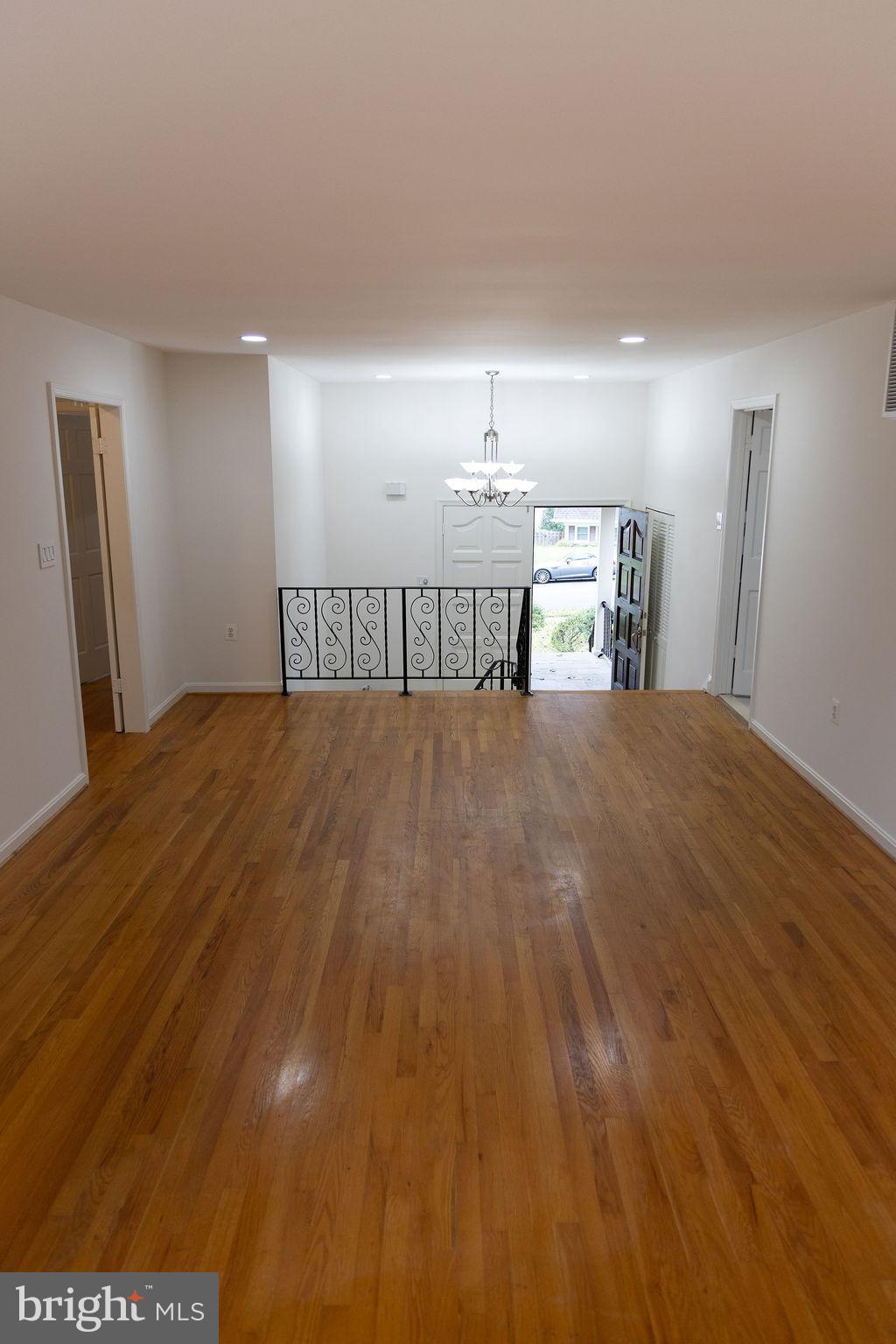 THE OAKS AT MCLEAN - Residential Lease