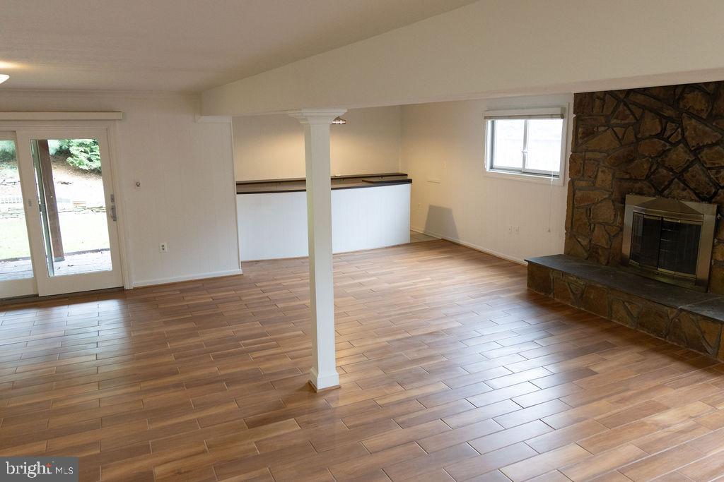 THE OAKS AT MCLEAN - Residential Lease