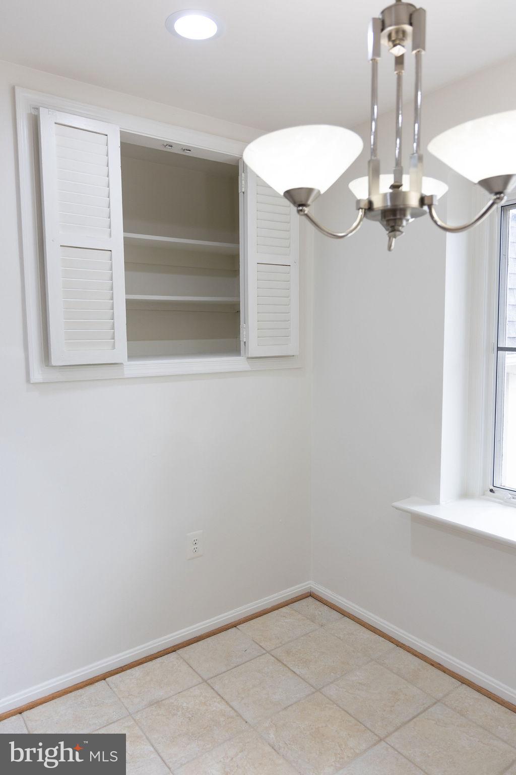 THE OAKS AT MCLEAN - Residential Lease