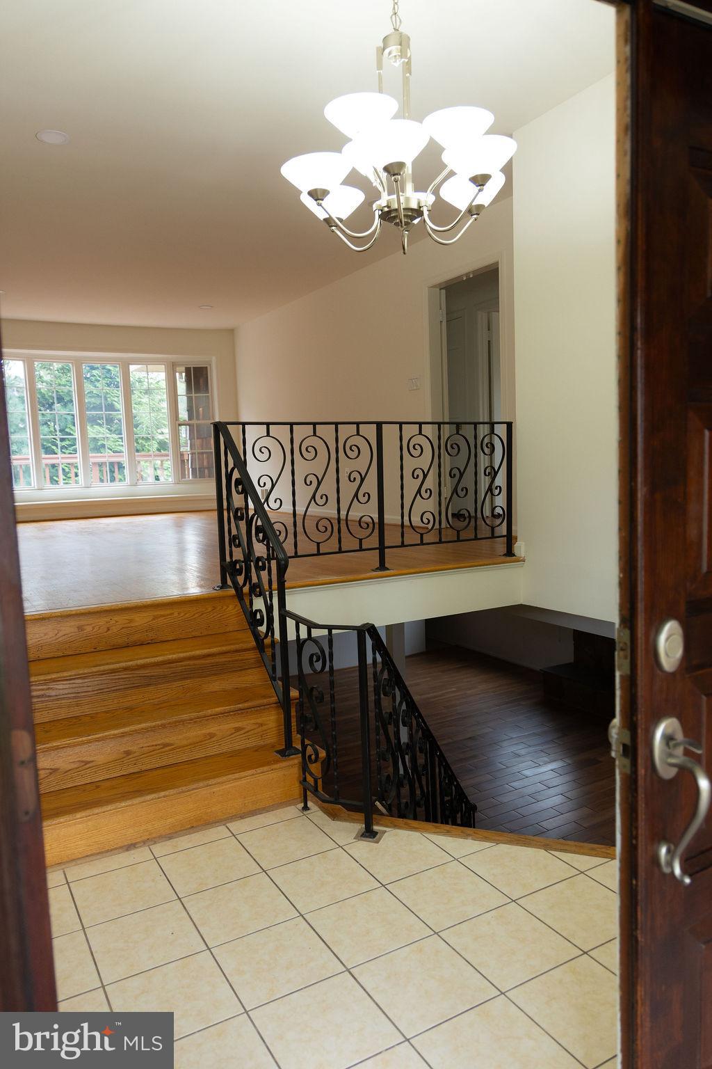 THE OAKS AT MCLEAN - Residential Lease