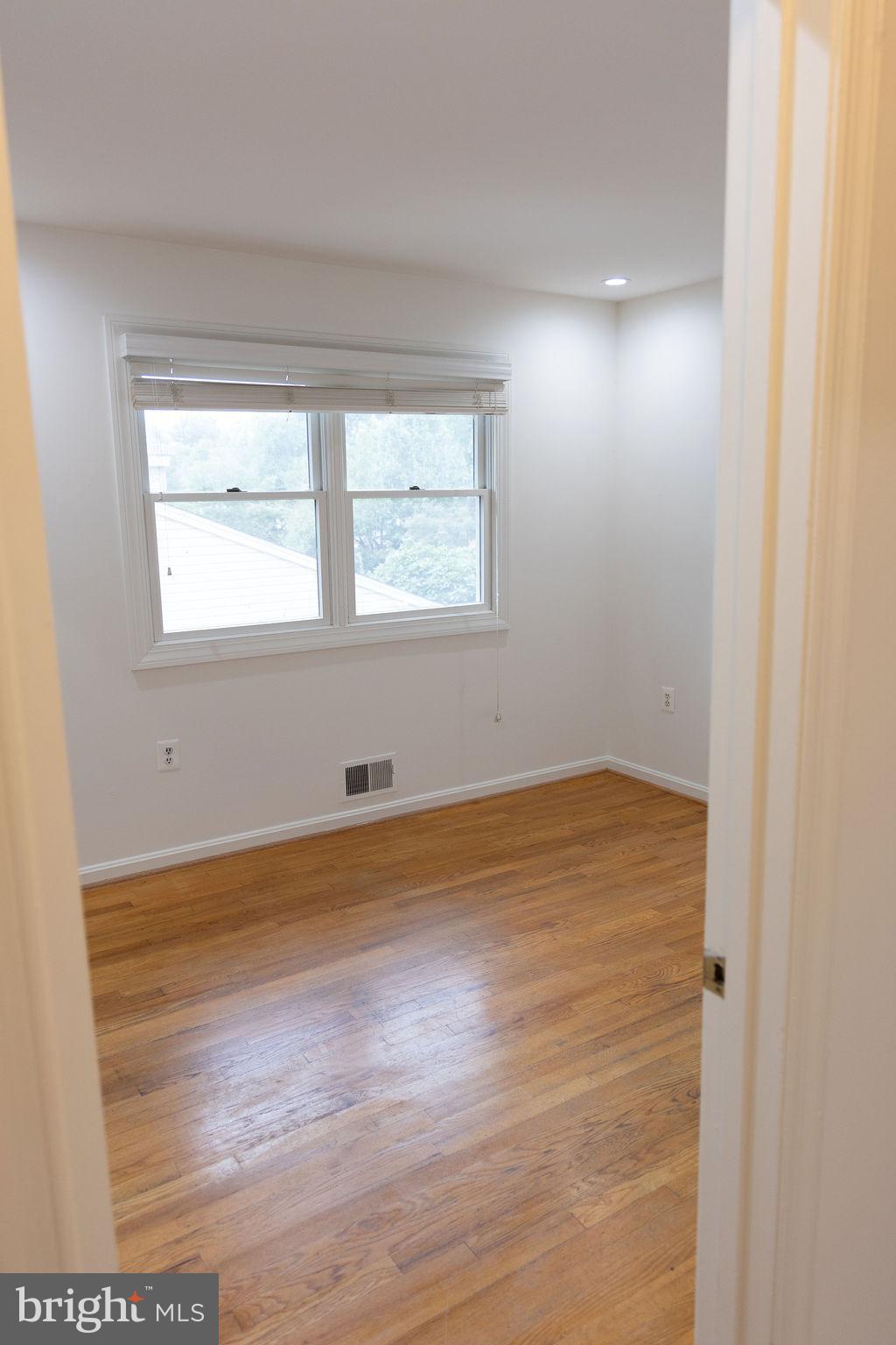 THE OAKS AT MCLEAN - Residential Lease