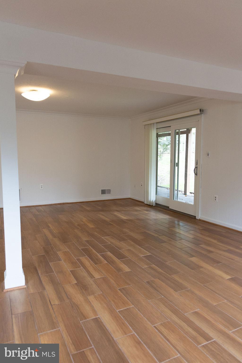 THE OAKS AT MCLEAN - Residential Lease