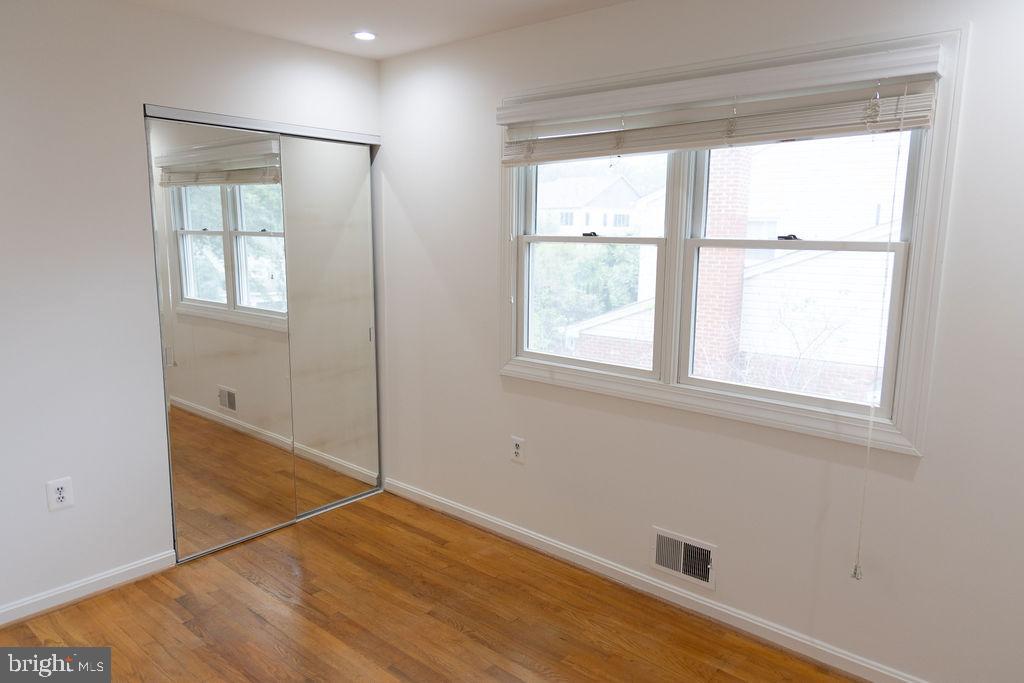 THE OAKS AT MCLEAN - Residential Lease