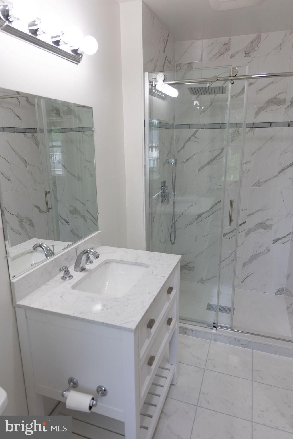 THE OAKS AT MCLEAN - Residential Lease