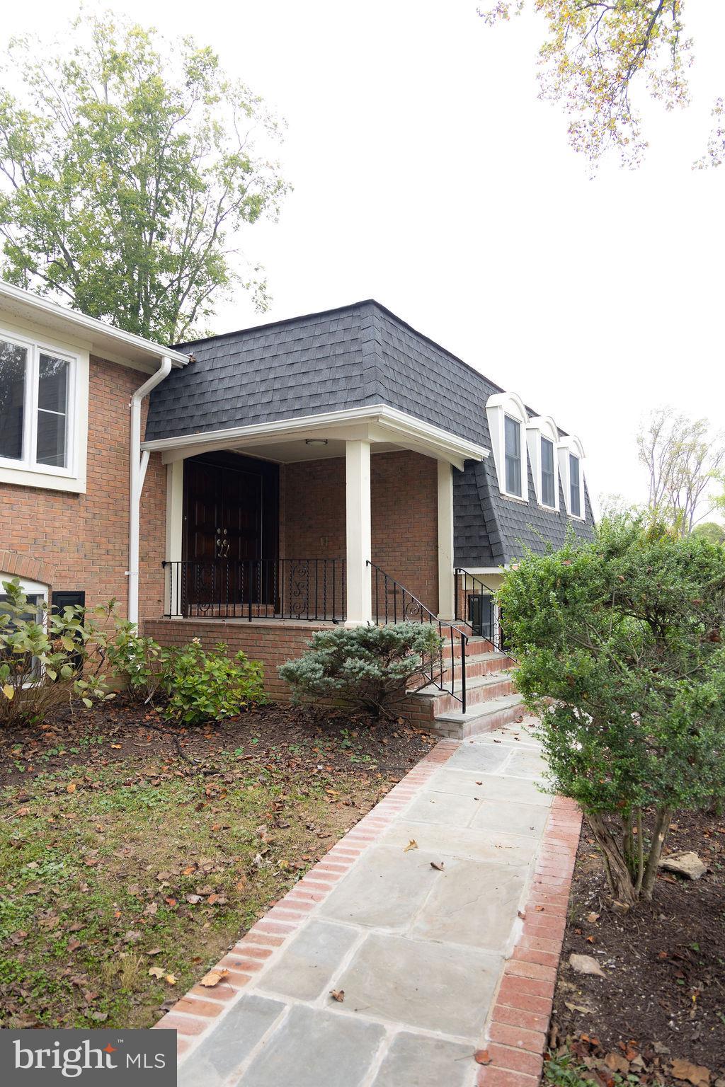 THE OAKS AT MCLEAN - Residential Lease