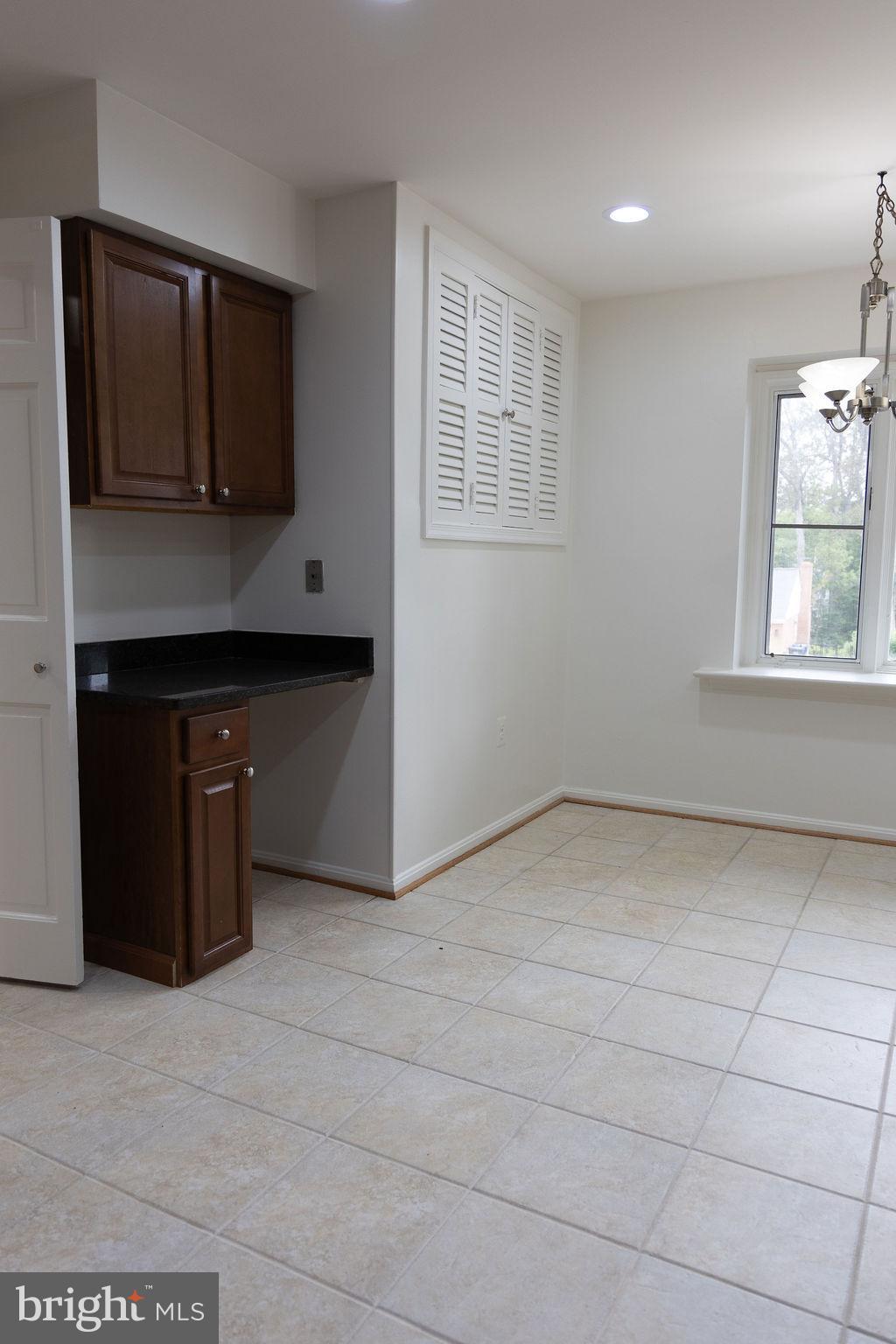 THE OAKS AT MCLEAN - Residential Lease