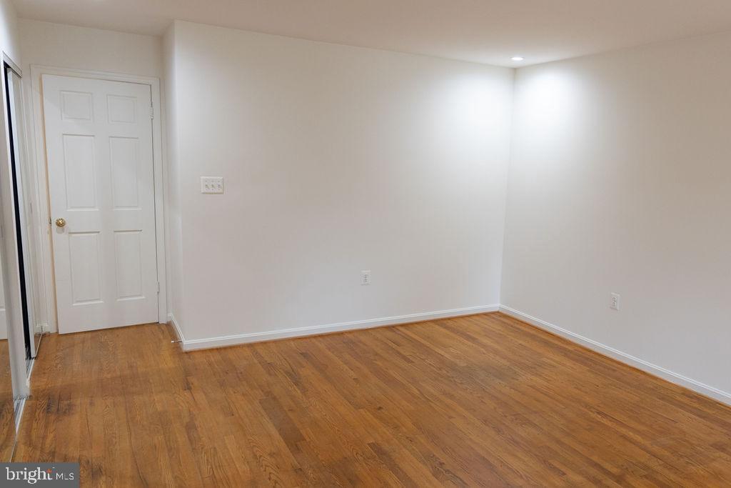 THE OAKS AT MCLEAN - Residential Lease