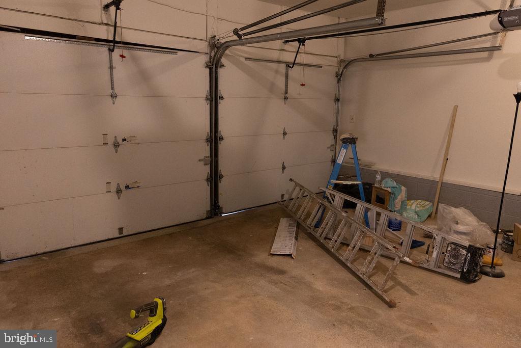 THE OAKS AT MCLEAN - Residential Lease