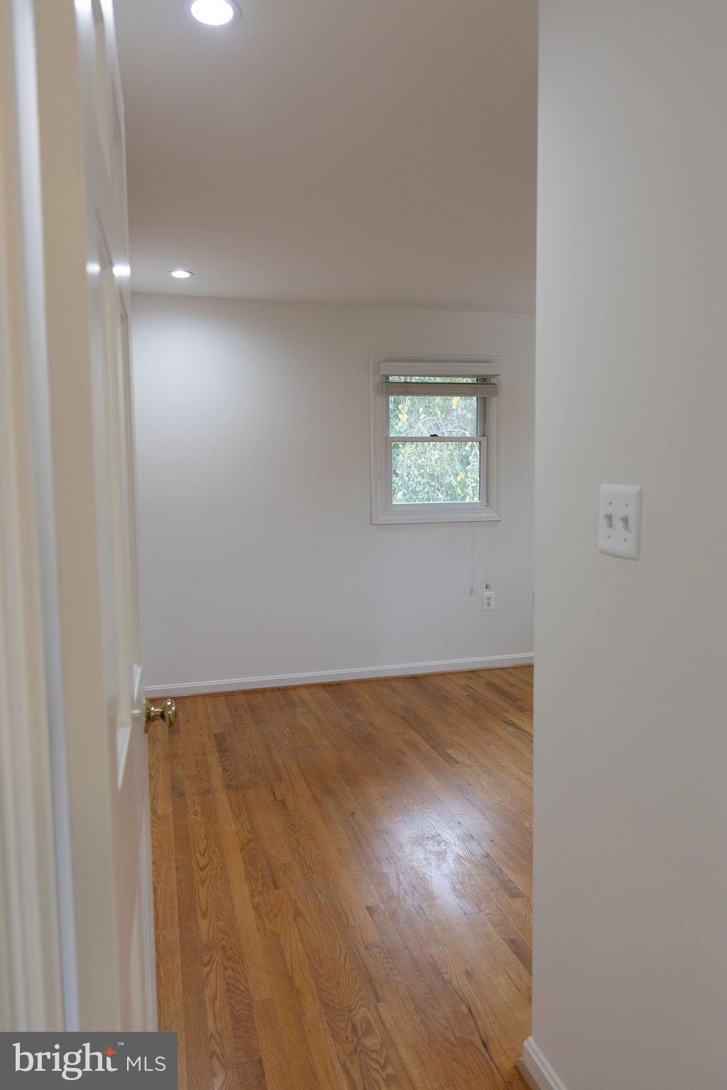 THE OAKS AT MCLEAN - Residential Lease