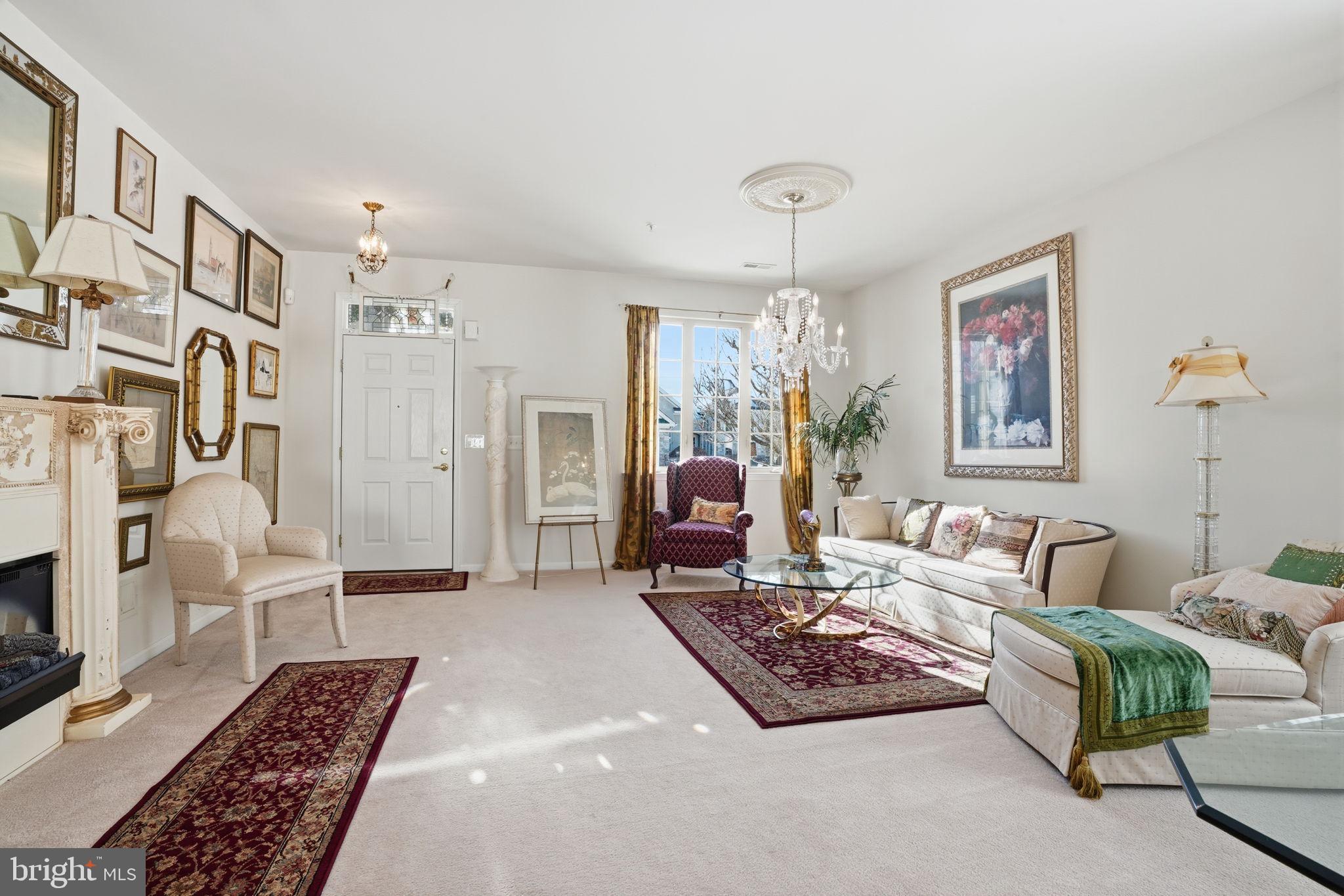 HERITAGE CR ESTS - Residential