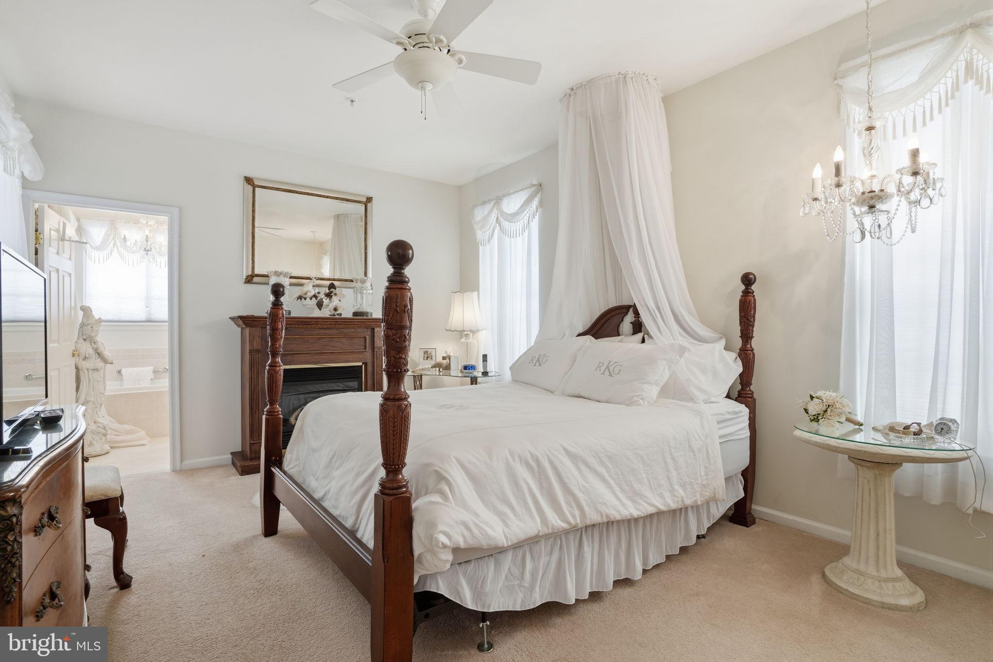 HERITAGE CR ESTS - Residential