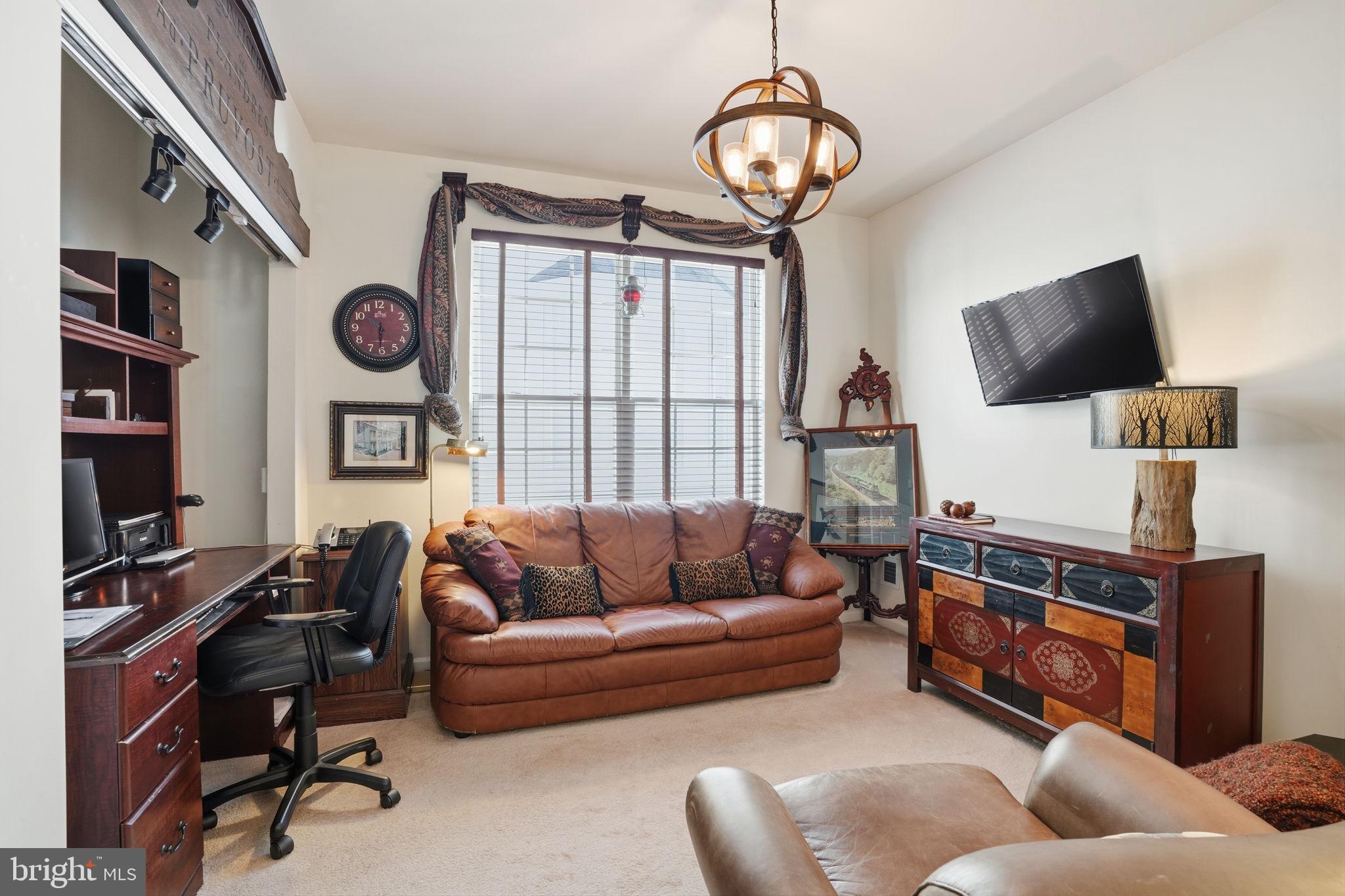 HERITAGE CR ESTS - Residential