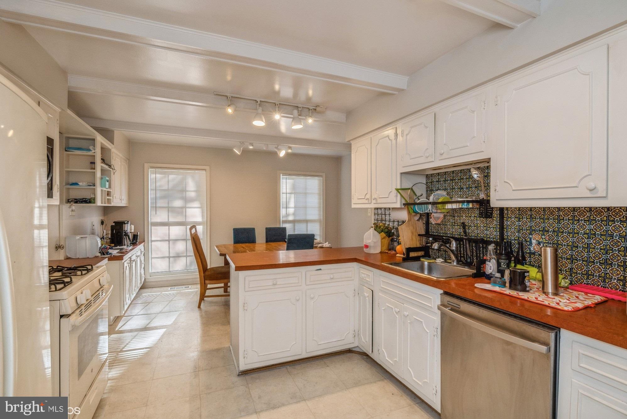 POTOMAC VILLAGE - Residential