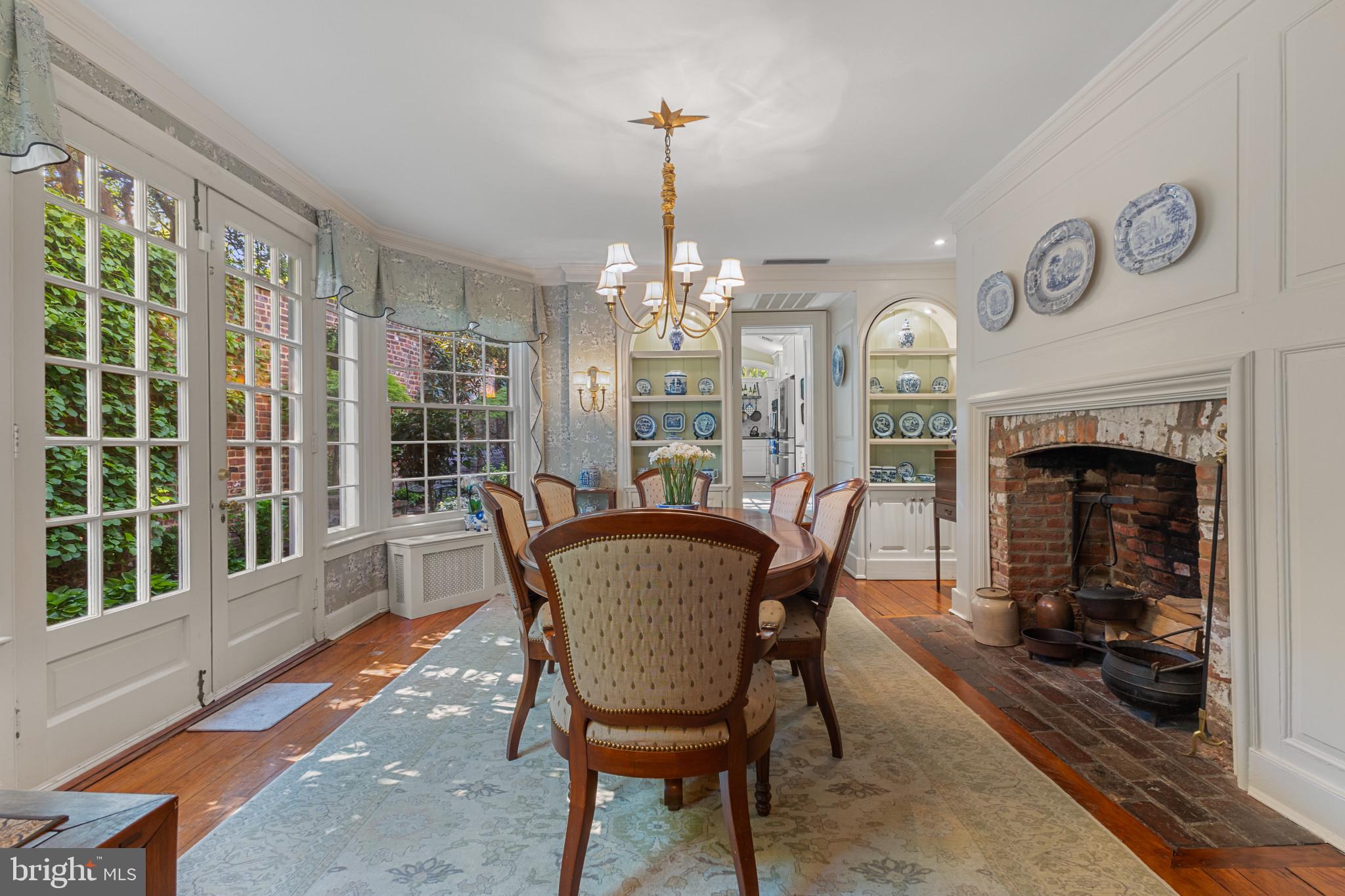 OLD TOWN ALEXANDRIA - Residential