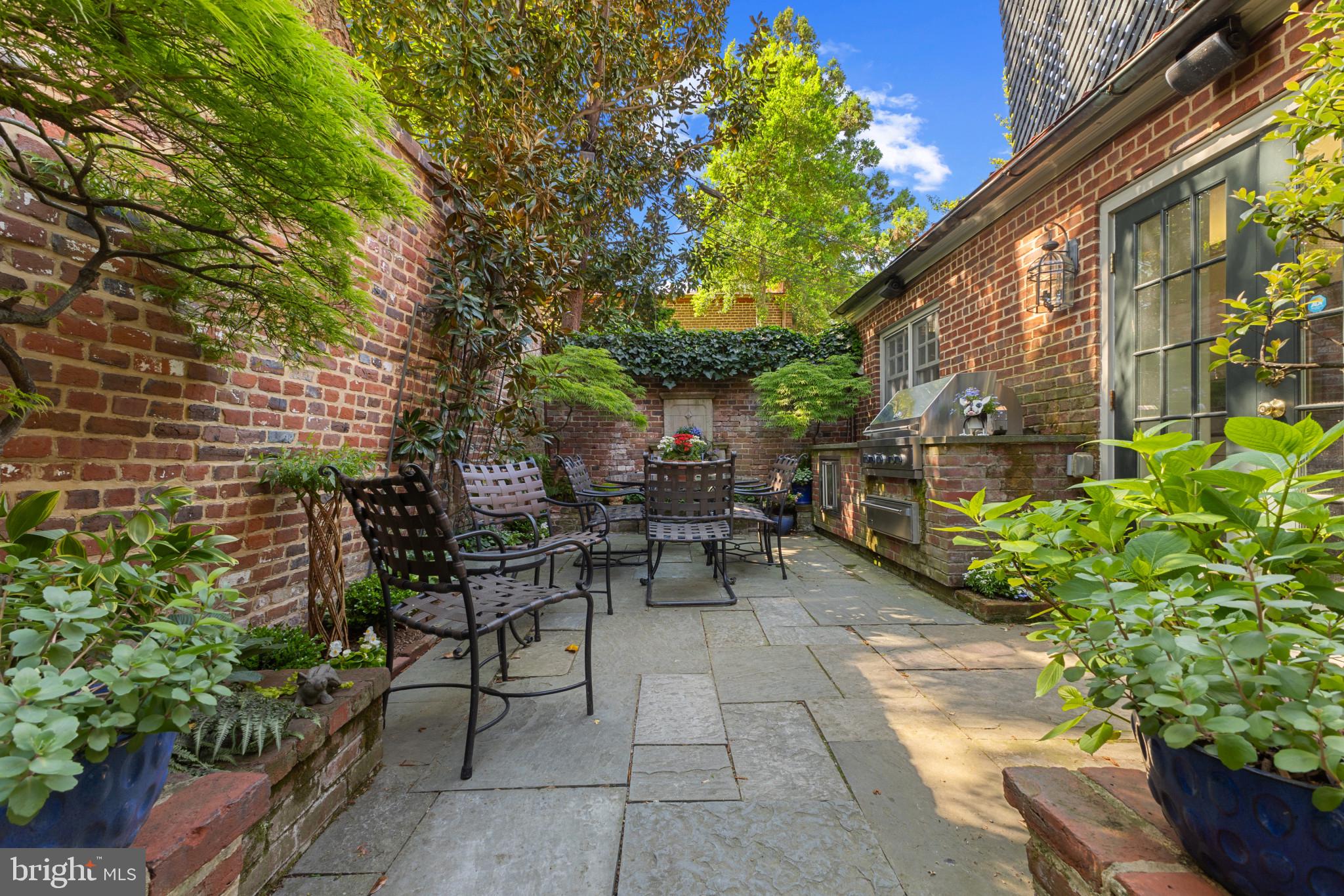 OLD TOWN ALEXANDRIA - Residential