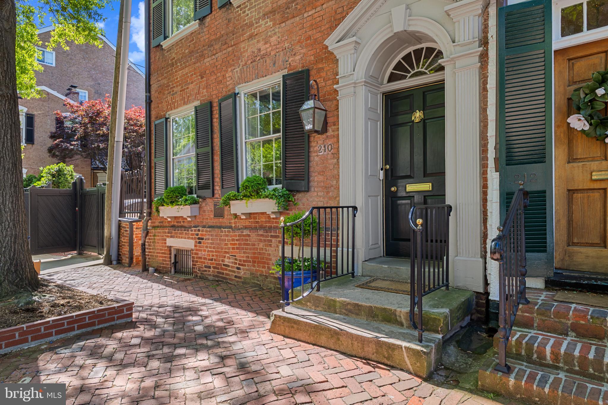 OLD TOWN ALEXANDRIA - Residential