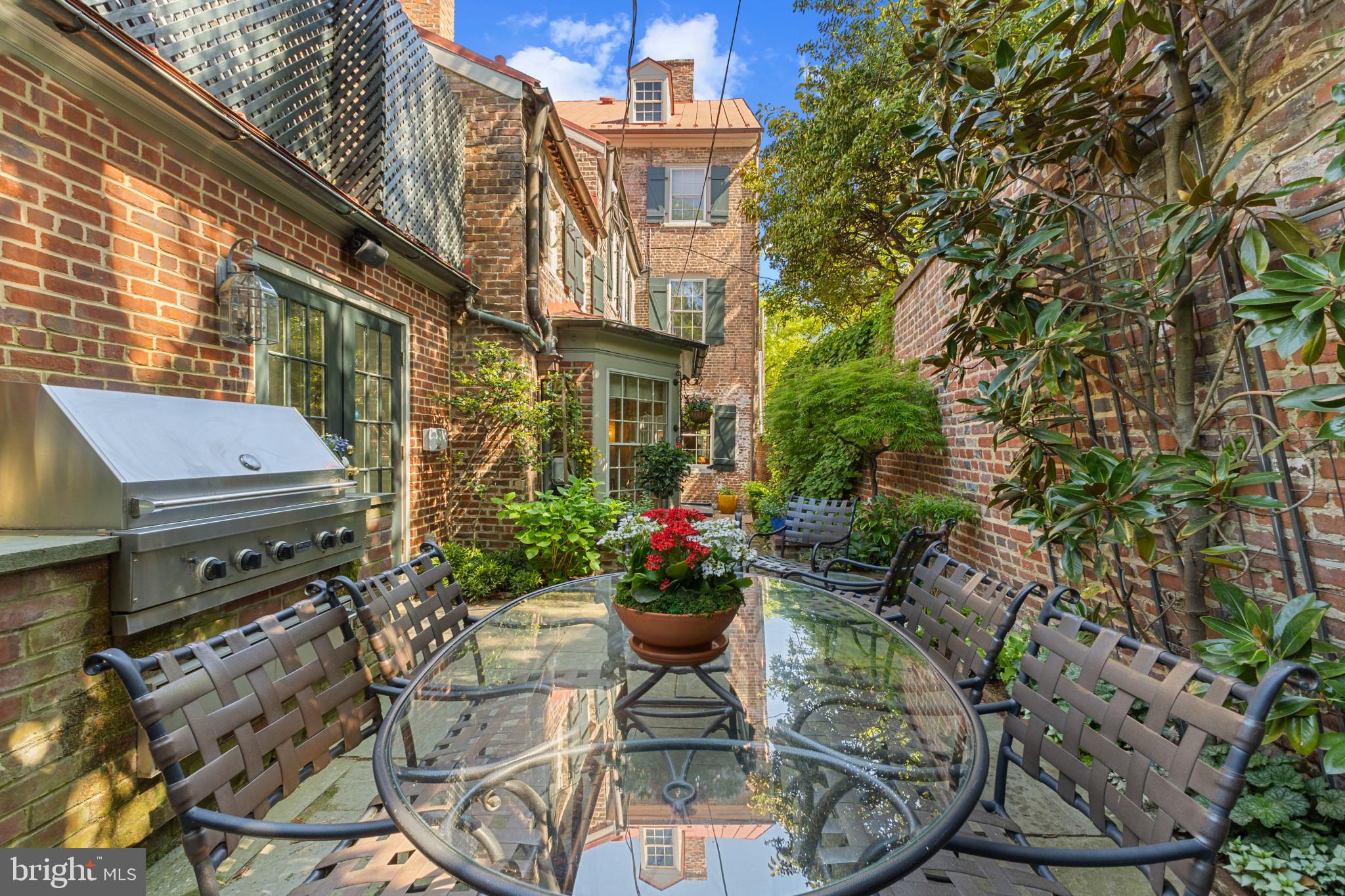 OLD TOWN ALEXANDRIA - Residential