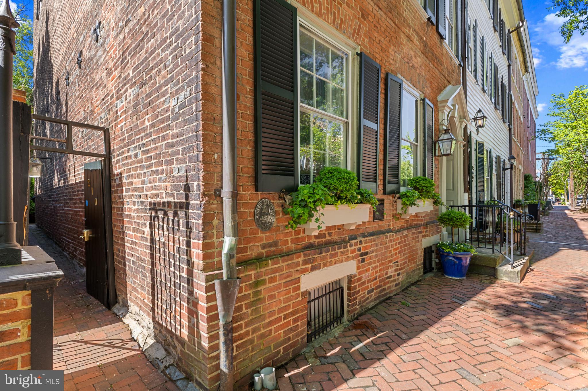 OLD TOWN ALEXANDRIA - Residential