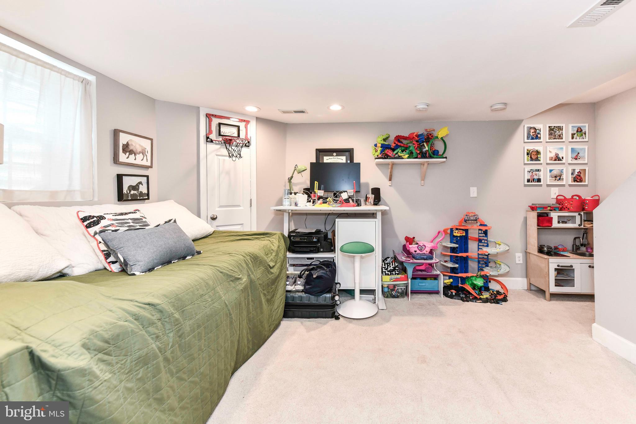 JEFFERSON MANOR - Residential Lease