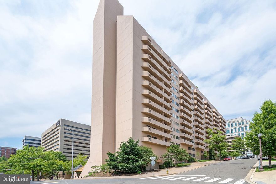 Two traffic lights to DC ! 5 minute walk to Courthouse Metro; walking distance to Rosslyn and Clarendon and everything these neighborhoods have to offer ! Location, Location, Location !!! Light and bright, super fresh 2 + 2 condo in the recently updated Woodbury Heights Condominium .  A double door entry greets you as you enter the marble foyer.  The living room/ dining room combo is large enough to entertain a good size crowd. Kitchen offers granite and stainless and the pass-thru to the dining area makes entertaining a breeze. Both bedrooms have brand new carpet (9/19). Generous balcony. 24 hour front desk/ package pick-up. Assigned garage parking, pool, exercise room with sauna, gated common space.