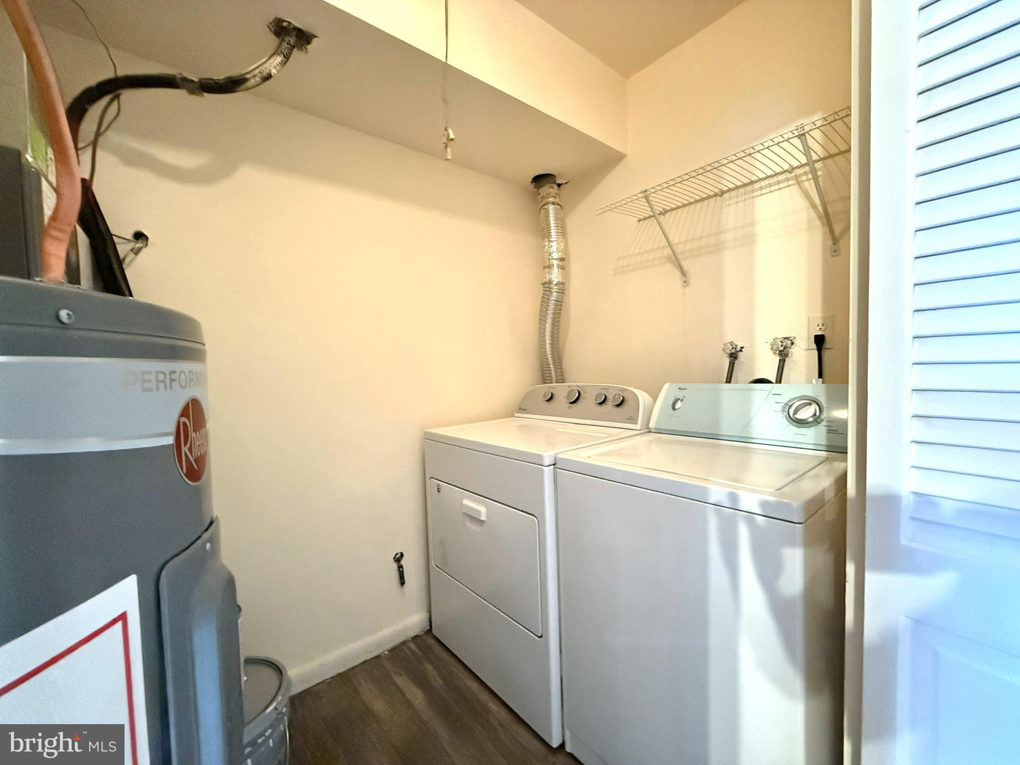 PINEWOOD PARK - Residential Lease