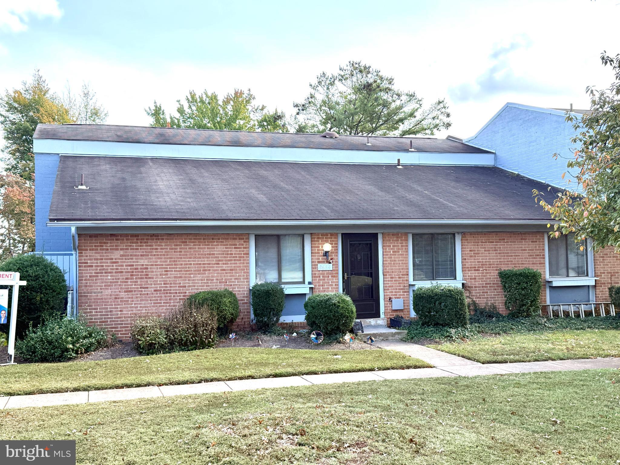 PINEWOOD PARK - Residential Lease