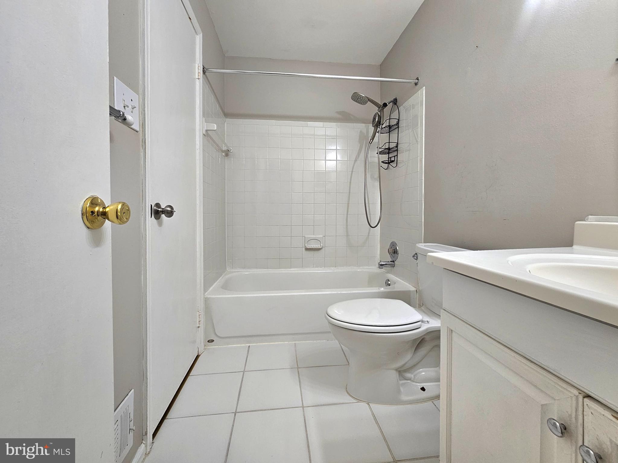 SPRINGFIELD OAKS - Residential Lease