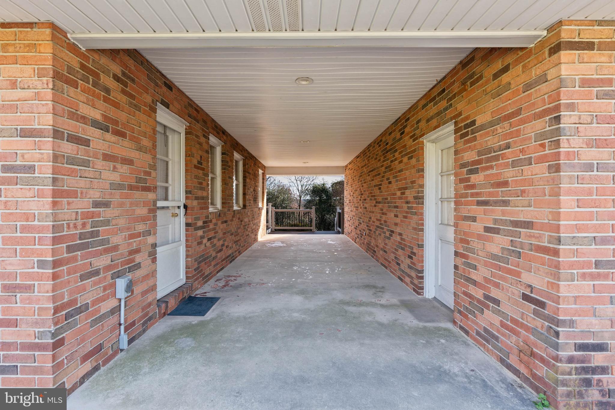 POT SPRING - Residential