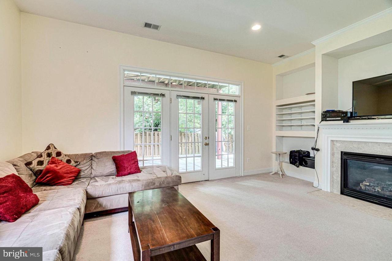 WEYANOKE - Residential Lease