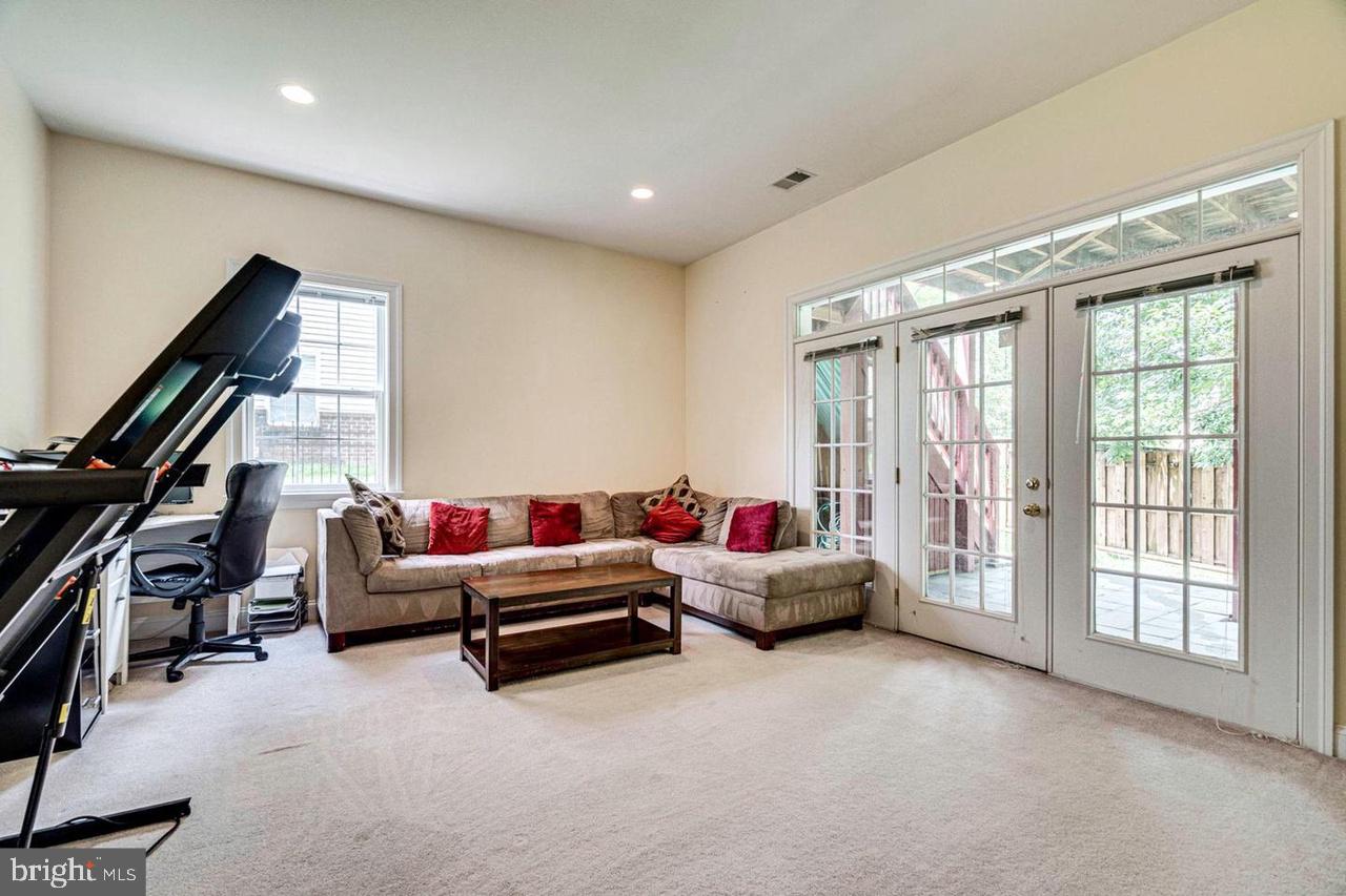 WEYANOKE - Residential Lease