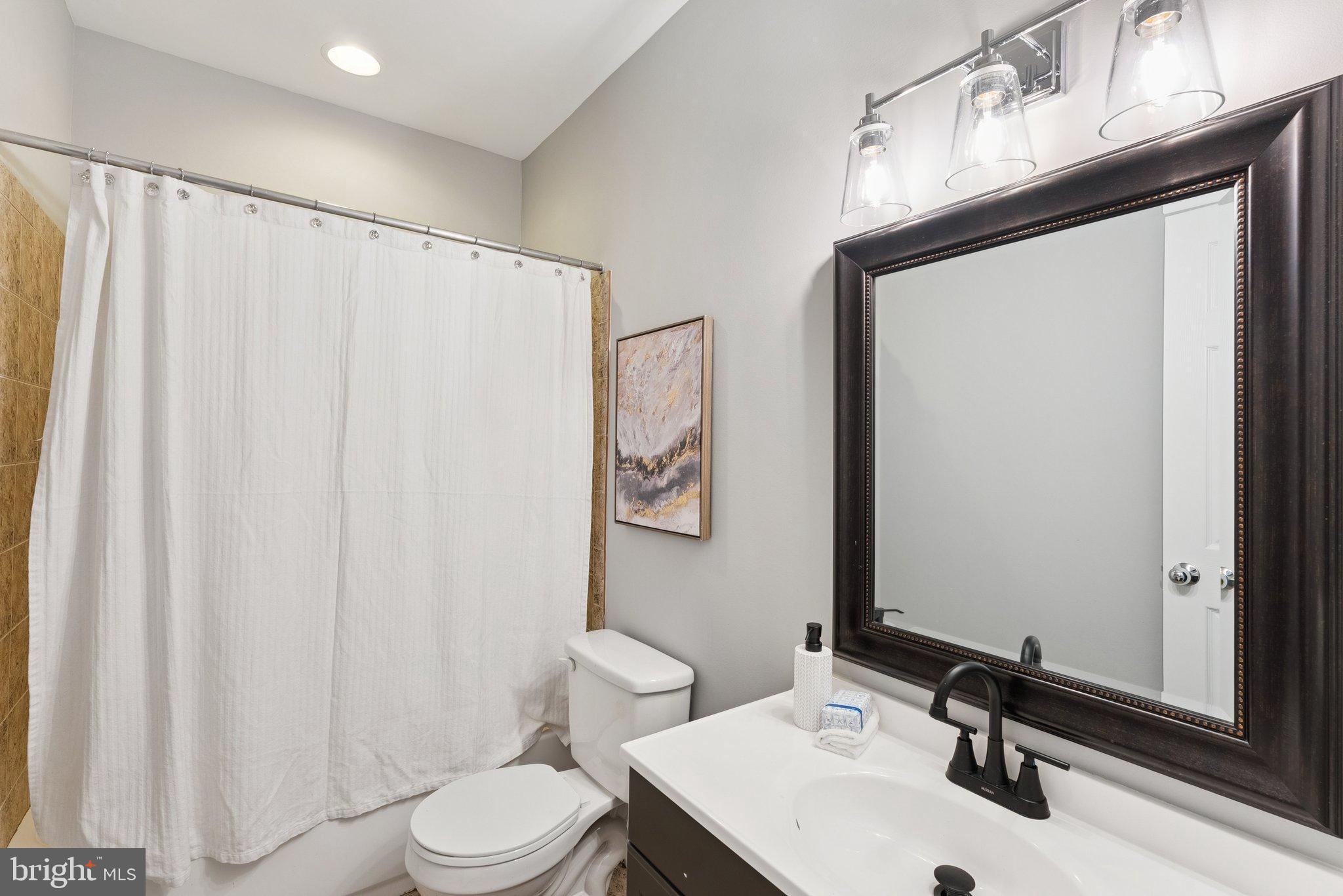 NICOLE MARIE COURT - Residential Lease