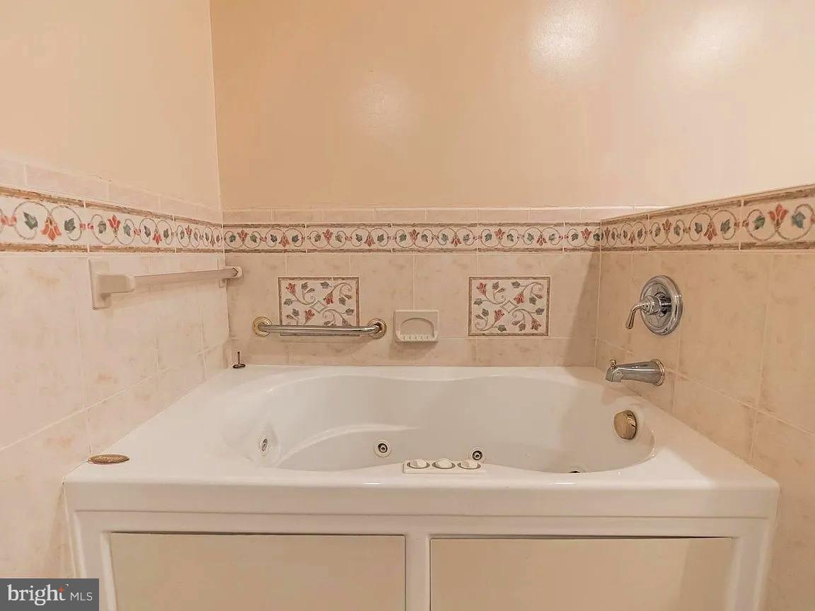 SENECA CROSSING - Residential Lease