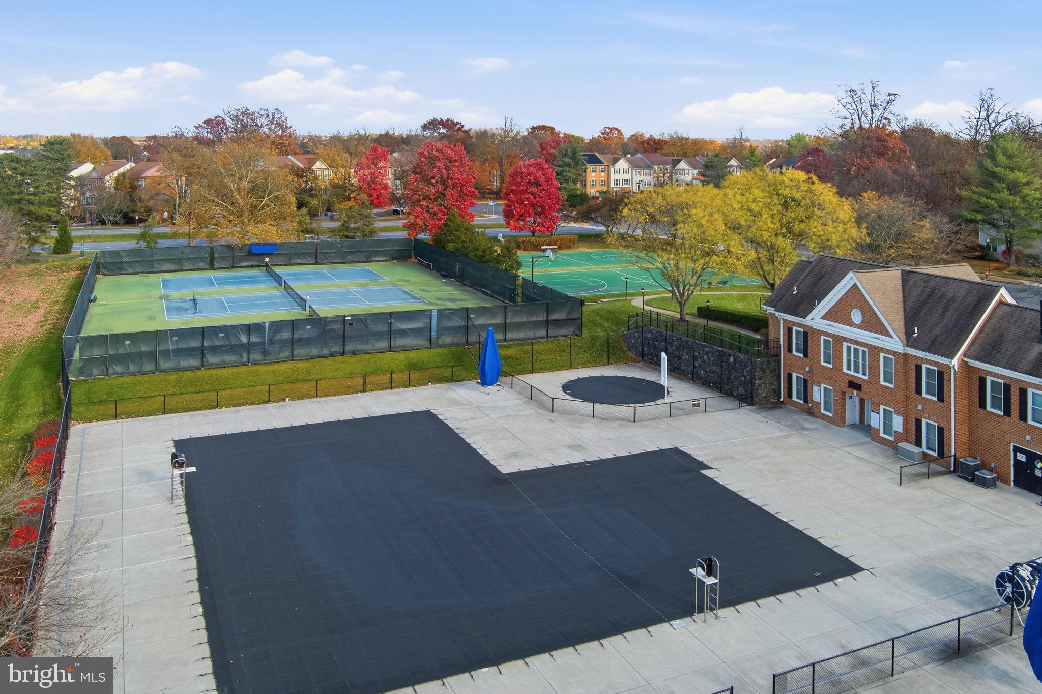 ASHBURN VILLAGE - Residential