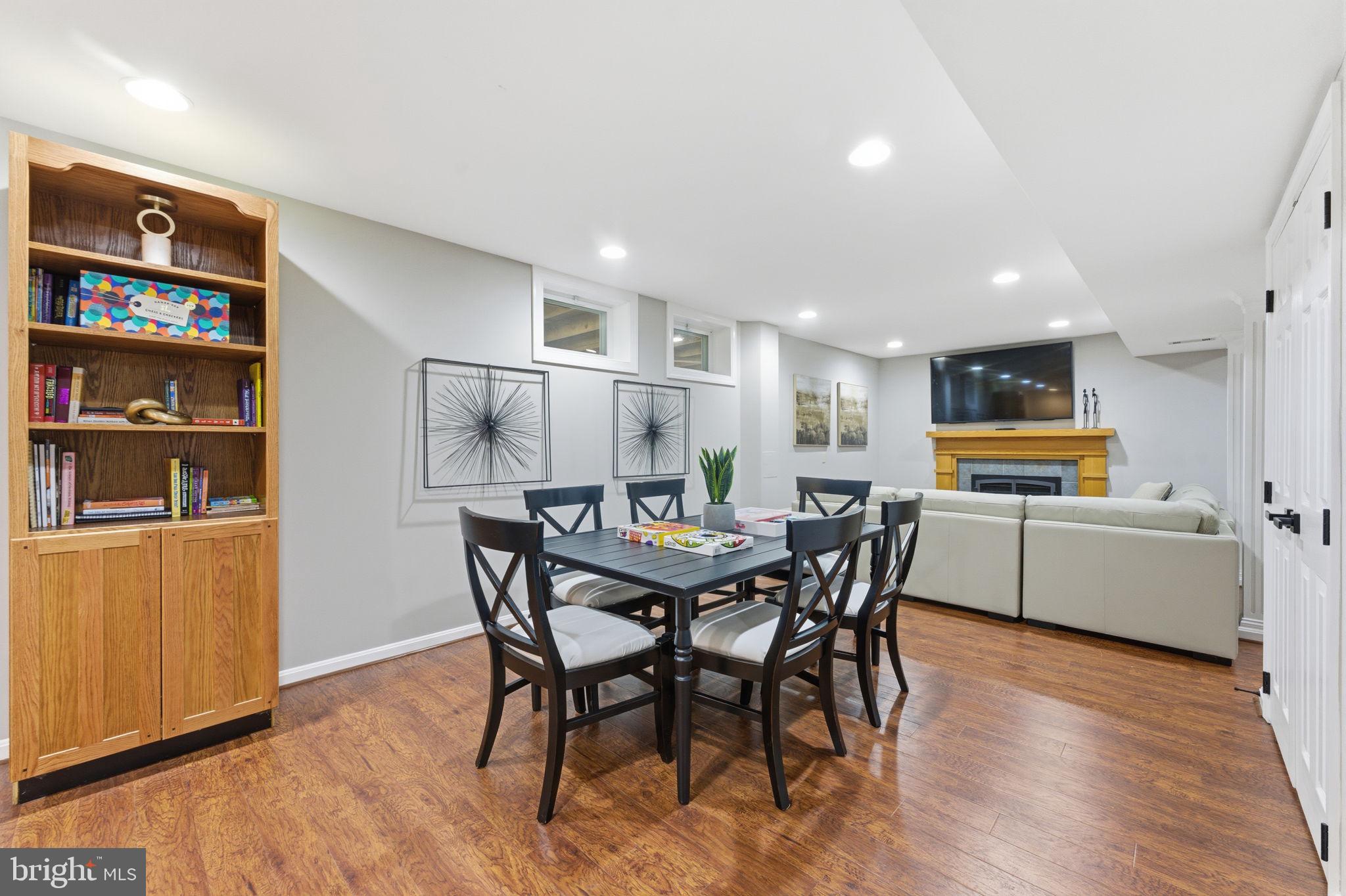 ASHBURN VILLAGE - Residential