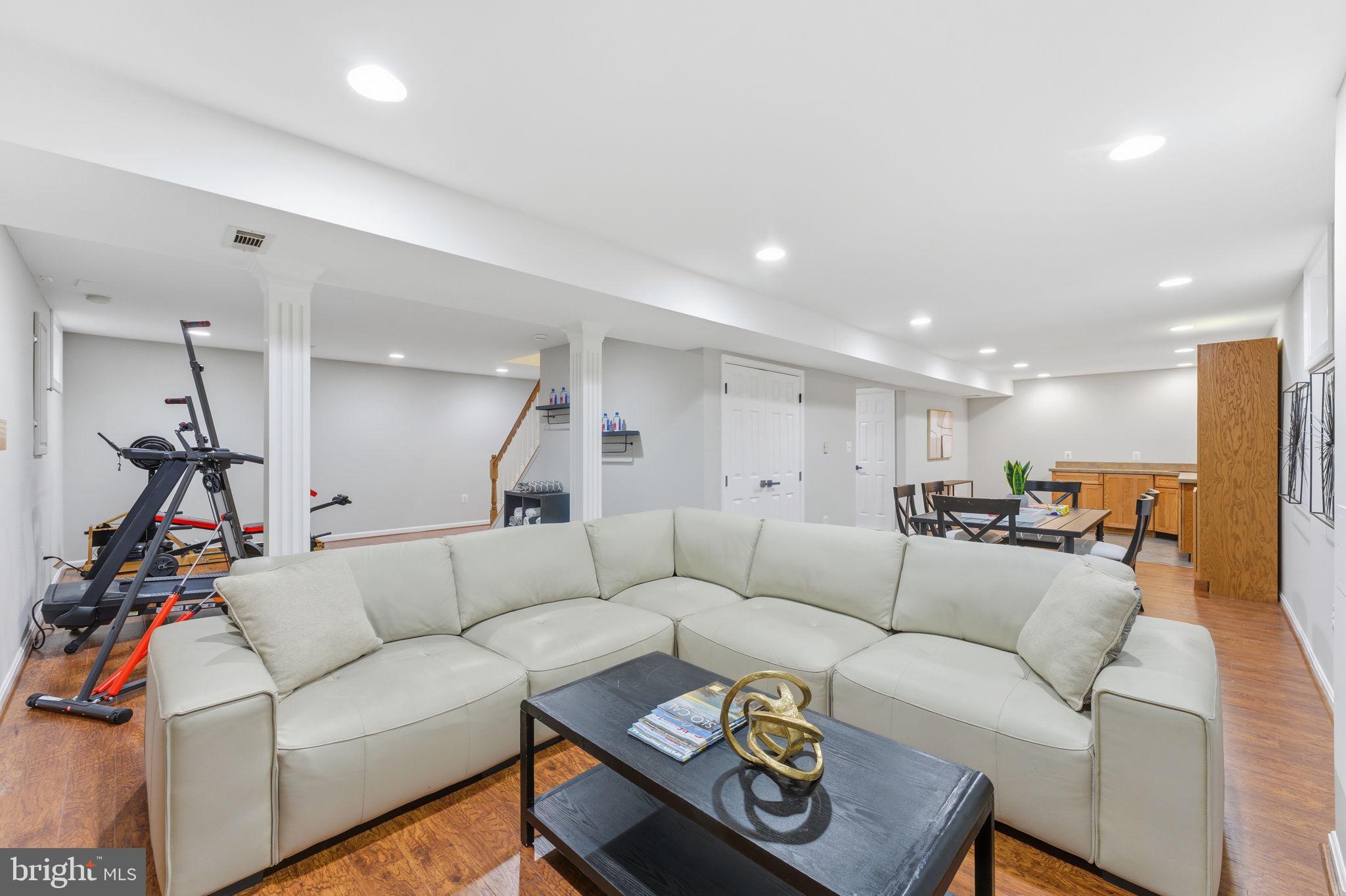 ASHBURN VILLAGE - Residential