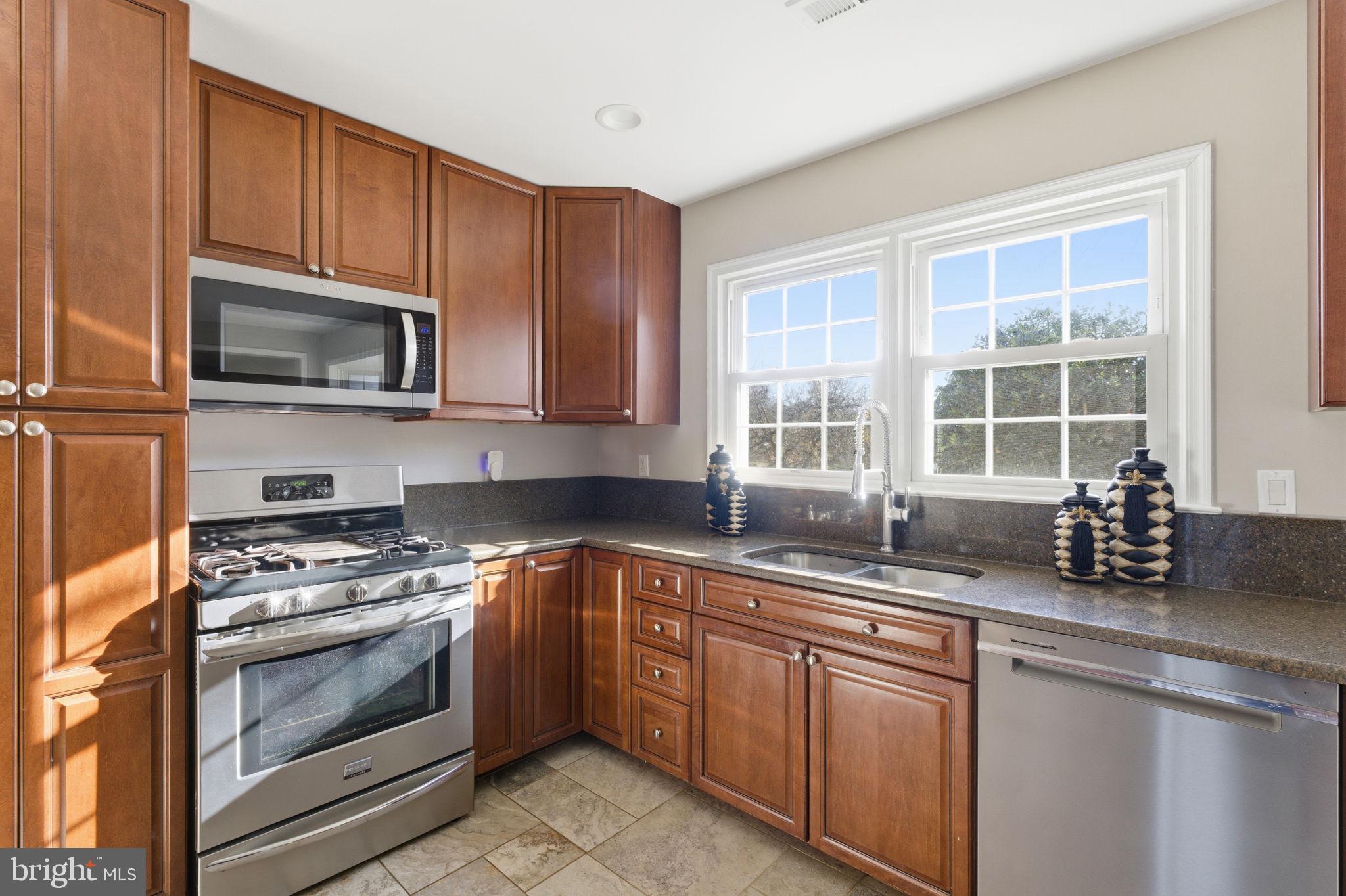 ASHBURN VILLAGE - Residential