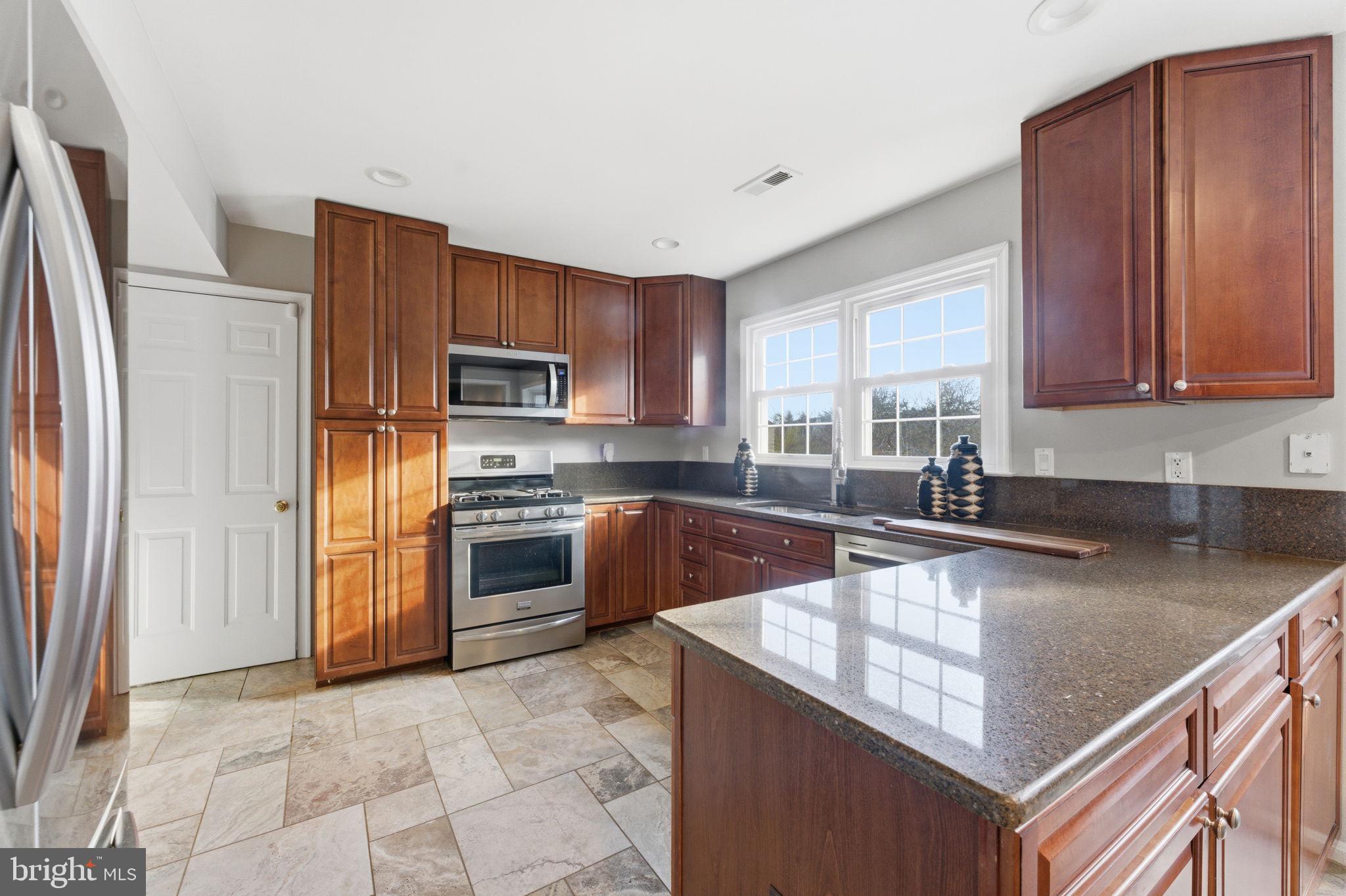 ASHBURN VILLAGE - Residential