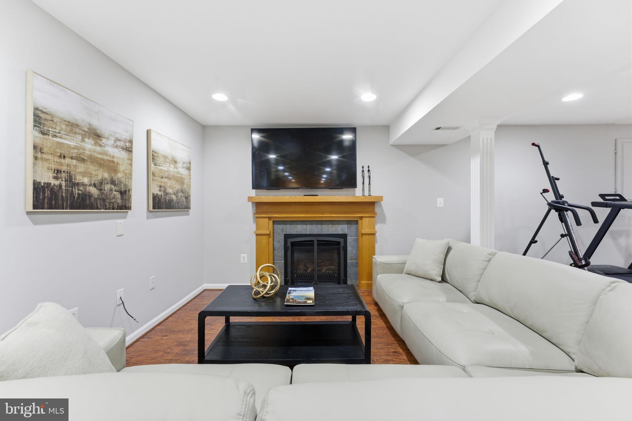 ASHBURN VILLAGE - Residential