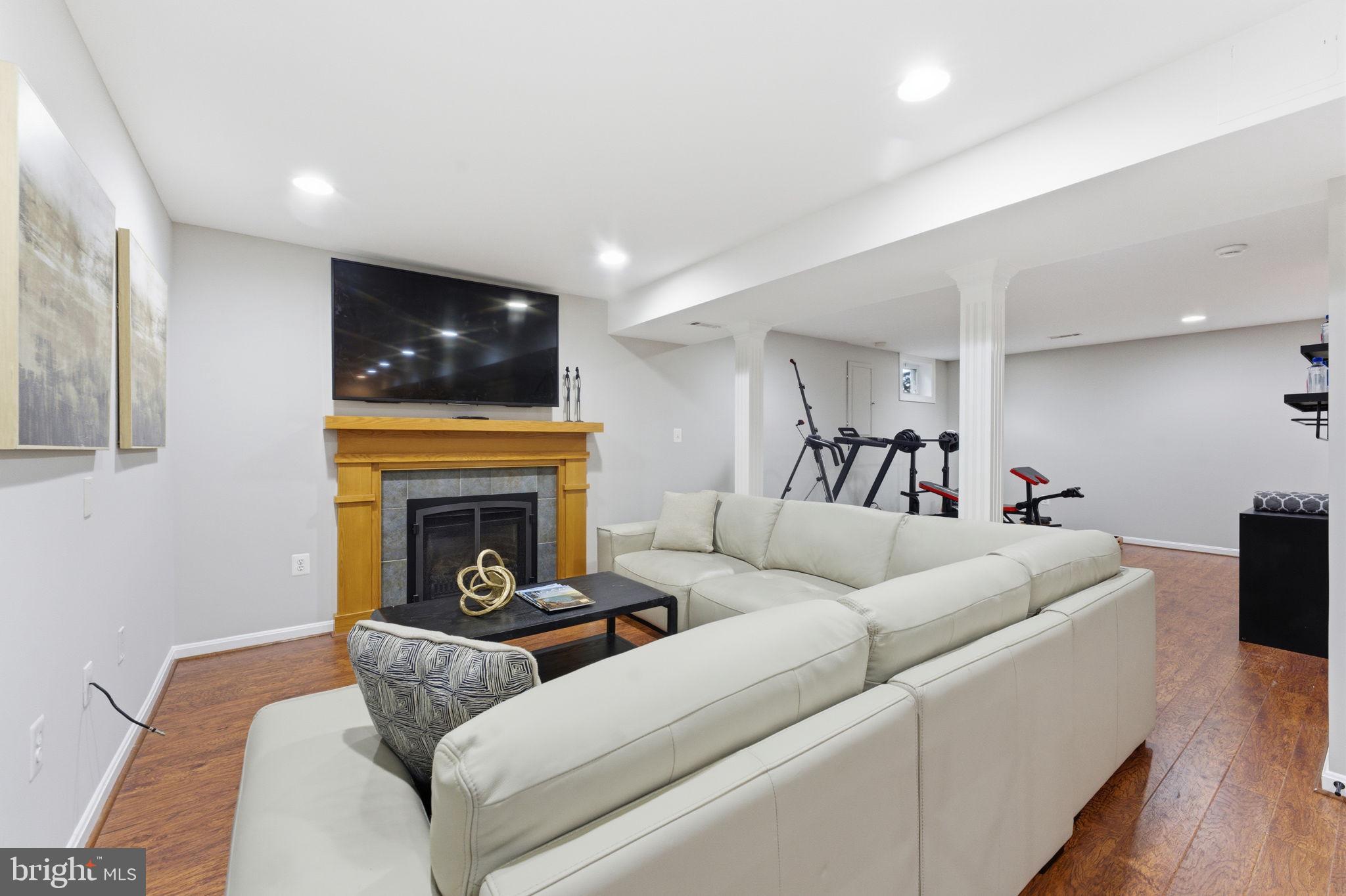 ASHBURN VILLAGE - Residential